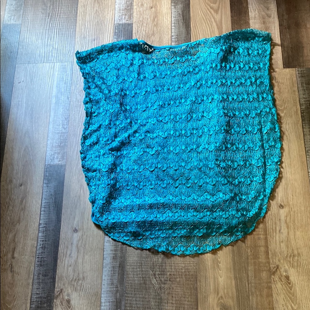 Lavish Blue Ruffled Sleeveless Blouse. This blouse teal color Vintage Y2K - Picture 7 of 7
